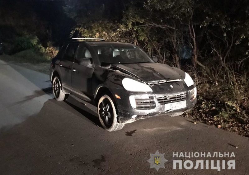 У селі Рукшин жінка вибігла на дорогу і потрапила під колеса автівки