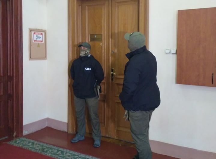 У Чернівцях проводять обшук в кабінеті голови облради