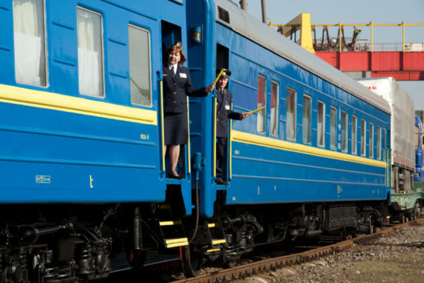 З 8 грудня поїзд “Київ – Рахів” зупинятиметься у Чернівцях