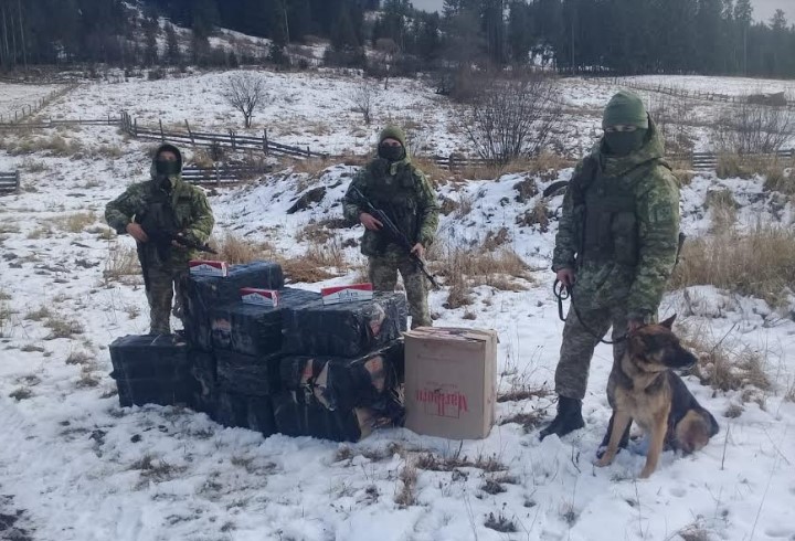 На Буковині прикордонники знайшли чергову схованку з контрабандою