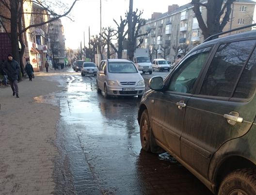 У Чернівцях через аварію кілька вулиць залишились без води