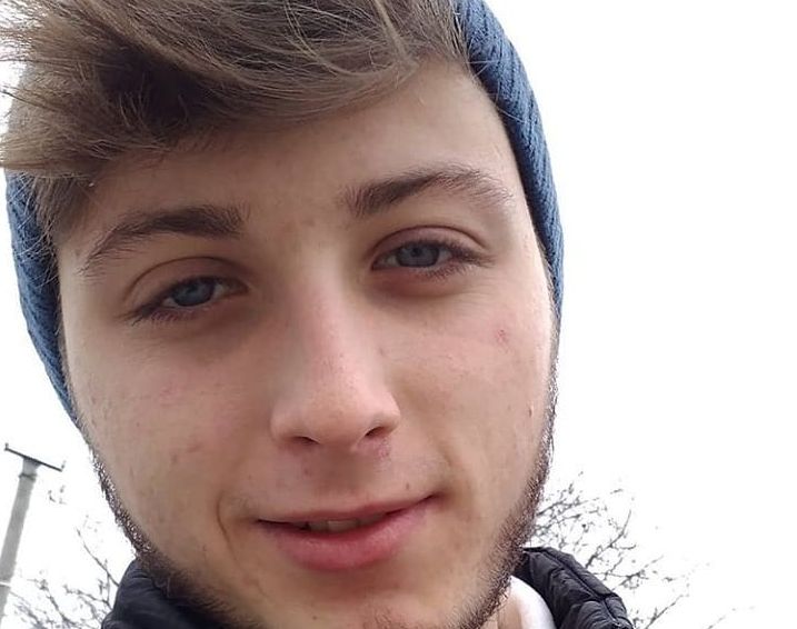 Рідні просять допомогти врятувати хлопця, який випав з вікна гуртожитку у Сокирянах