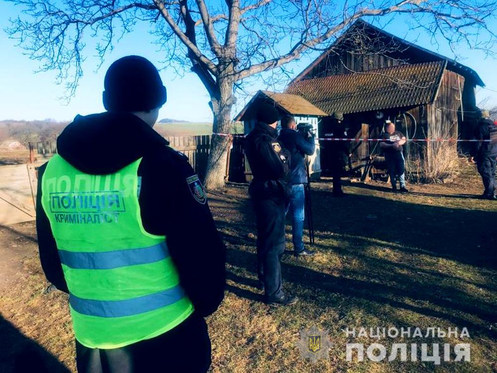 На Сторожинеччині чоловік вбив дружину та малолітню доньку