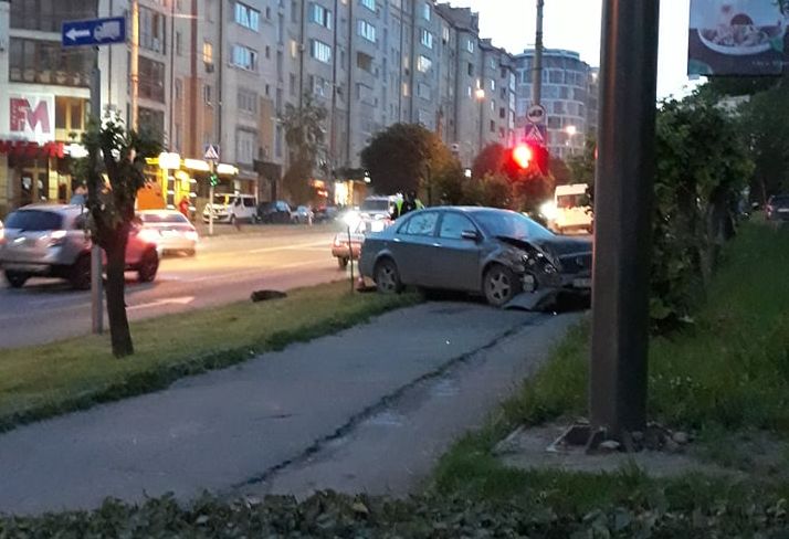 У Чернівцях чергова ДТП на Героїв Майдану: ніхто не постраждав