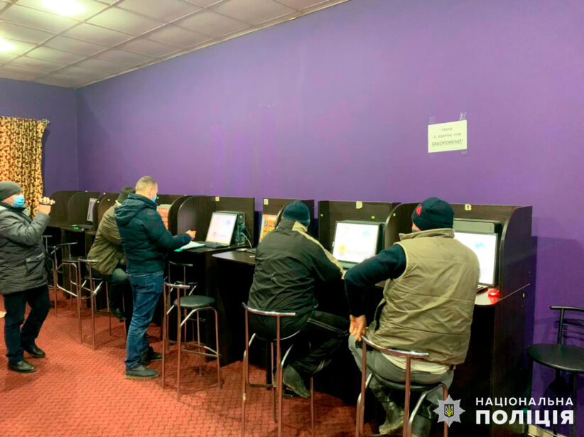 На Буковині поліцейські припинили діяльність мережі підпільних гральних закладів