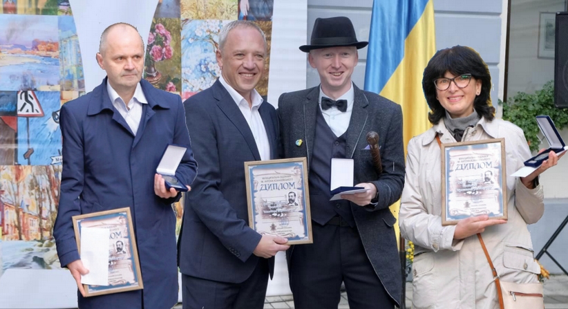 Пишуть книжки та проводять цікаві екскурсії