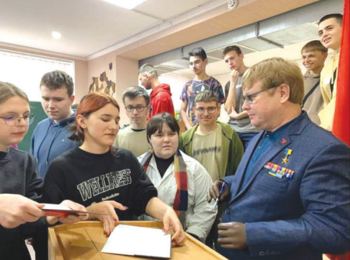 Він воює на інформаційному фронті